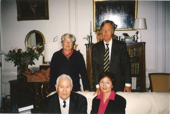 В гостях у внука известного ученого Андрусова (справа сверху) в Париже с дочерью Огульбиби Аманниязовой (справа)